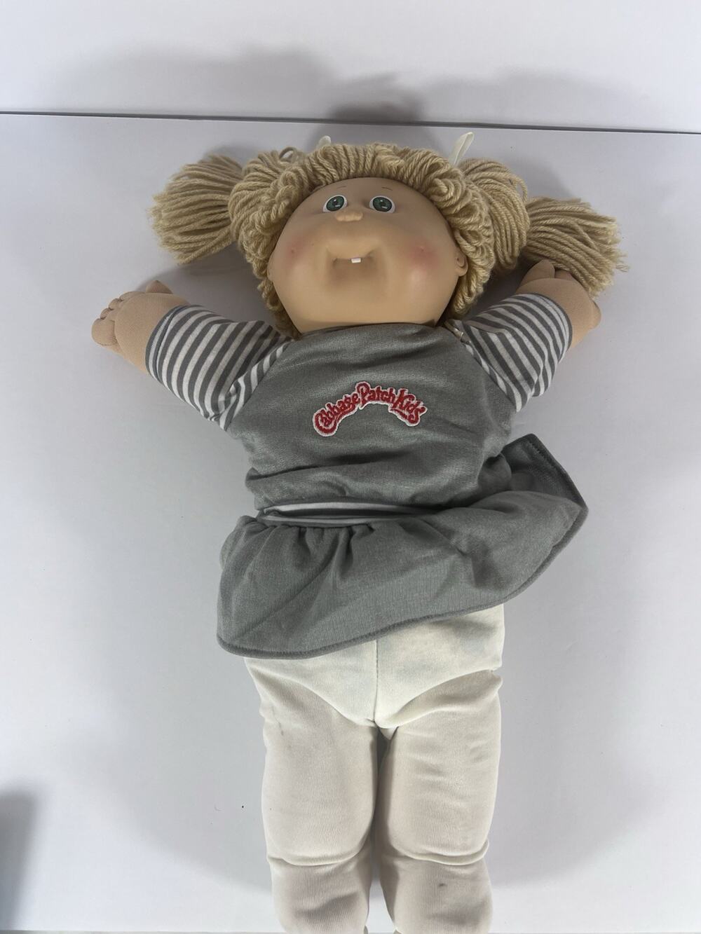 Vintage 1983 Cabbage Patch Kid Girl #135 Blonde Yarn Green Eyes Coleco Tooth